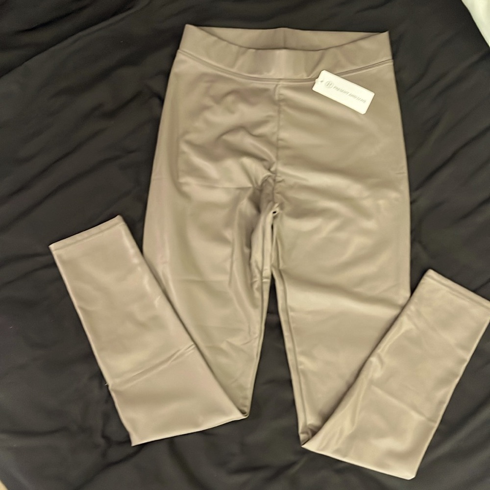 Present and Love Leggings